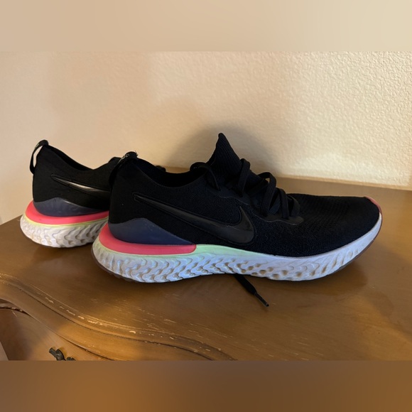 Nike runningg shoes - Picture 1 of 2